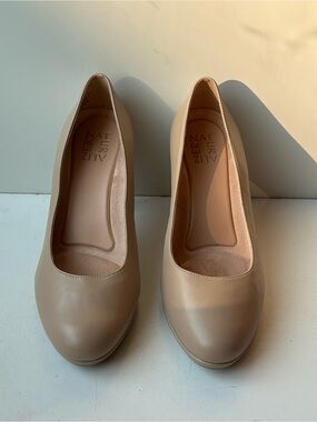 Naturalizer Women’s Size 8 Nude Beige Leather Round Toe Comfort Pumps Heels